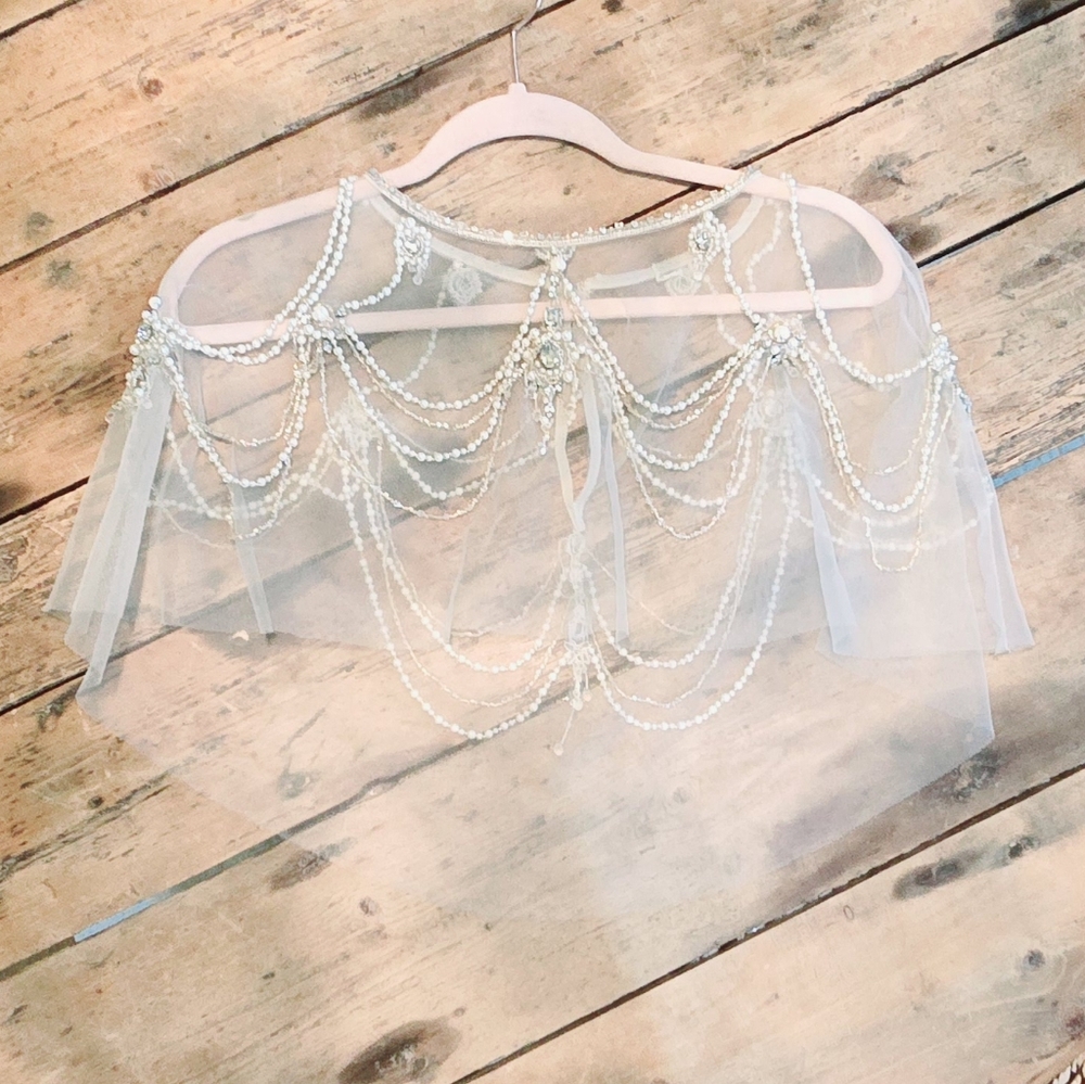 Ivory capelet shawl - Picture 5 of 11